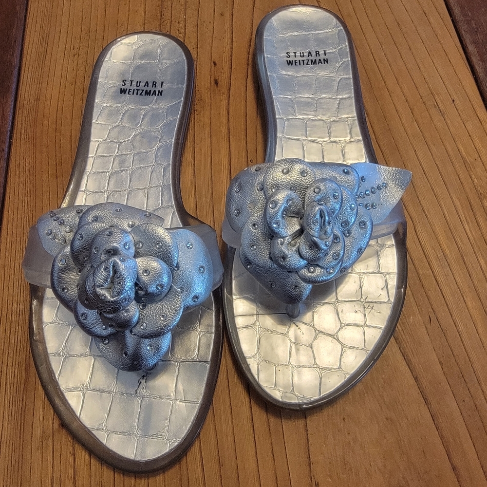 Stuart Weitzman Silver flower flip flops size 8